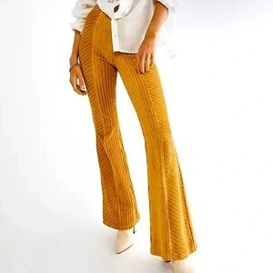 𝓕𝓻𝓮𝓮 𝓟𝓮𝓸𝓹𝓵𝓮 Slim pull-on velvet flare pants bell bottoms, XS